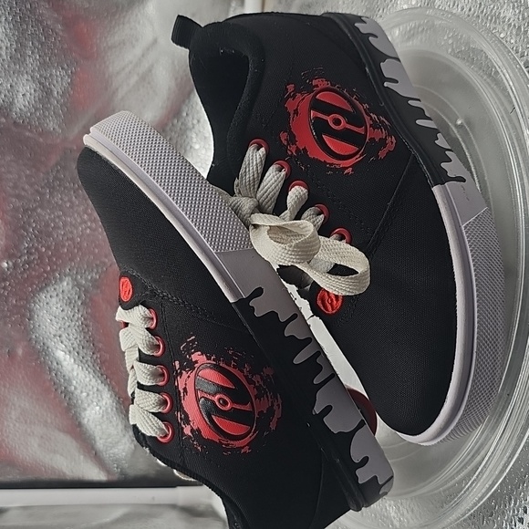 Heelys Other - C Black And Red Heely Sz Youth 1
